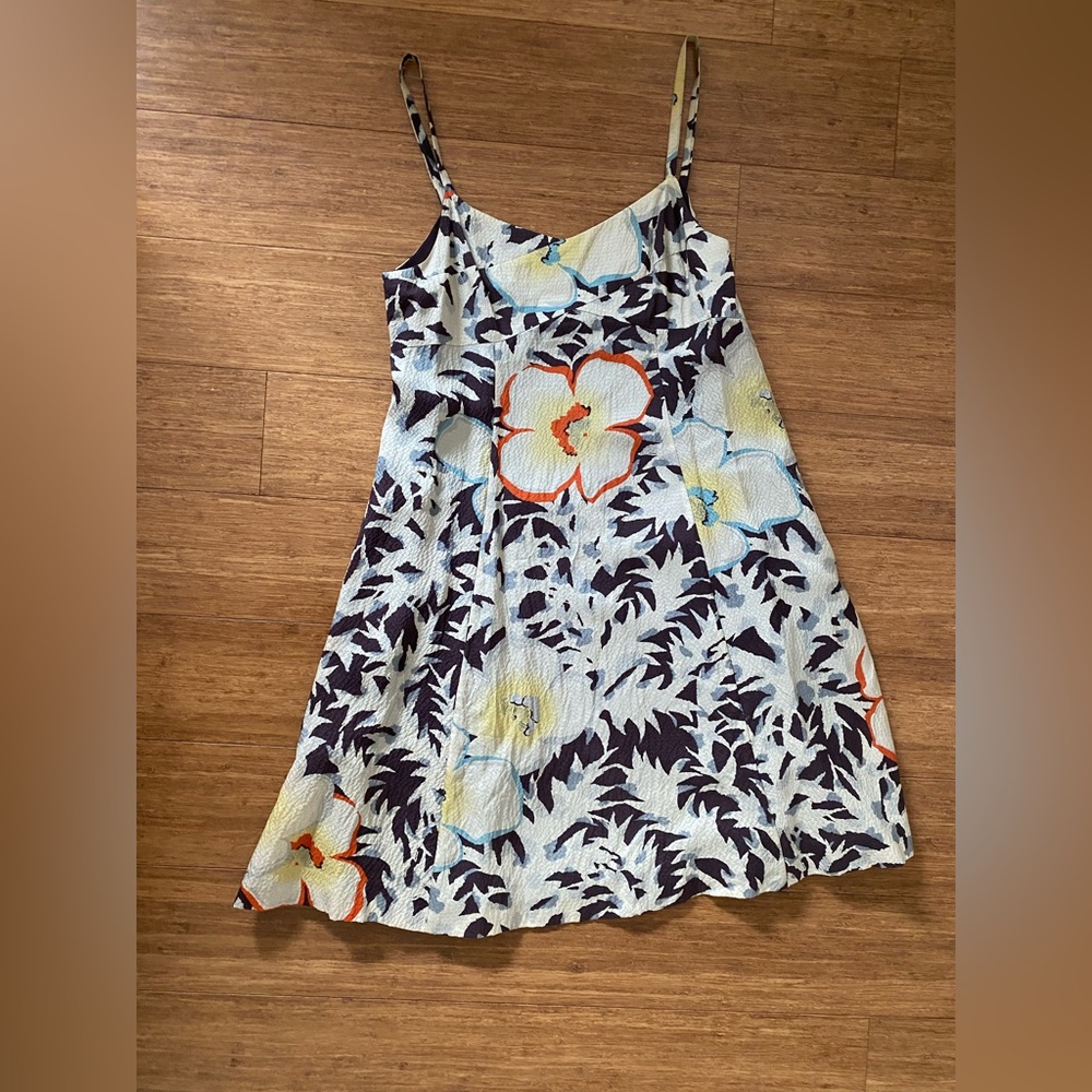 Floral tank float dress with hidden side zipper. HD in Paris, size 2